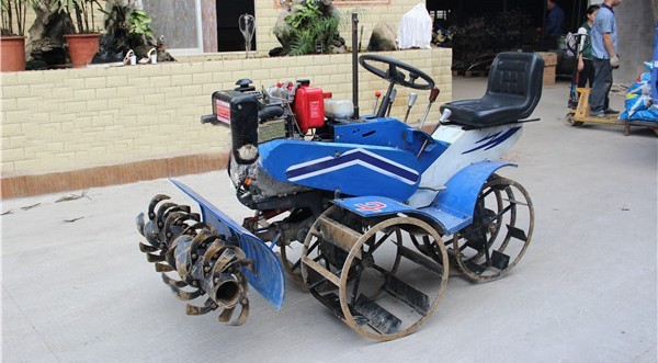 博朗晴 水田旋耕机乘坐式骑乘式大型打田机耕田机水旱两用旱田水稻田