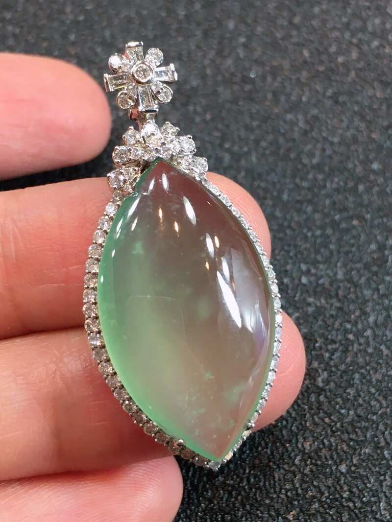 玉佳佳高冰晴绿随形翡翠吊坠18k金镶嵌女款玉坠珠宝项链挂件整体