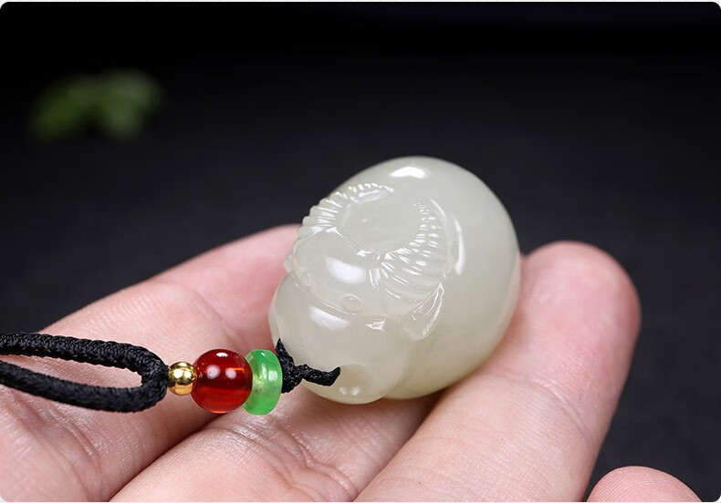 景妍和田玉十二生肖牛吊坠男女款扭转乾坤玉石玉坠挂件塔青牛