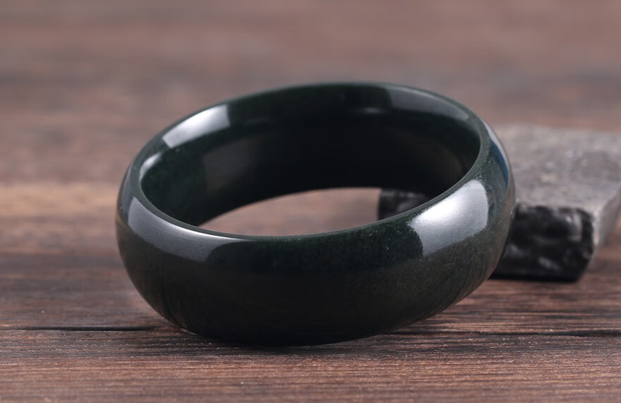 好友新疆和田黑青玉圆镯女士玉石手镯直径5819mm84克