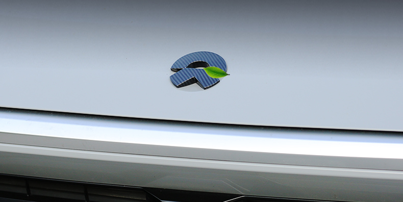 海饰适用于蔚来ec6es6车标蔚来es8改装车标方向盘标黑武士碳纹车标