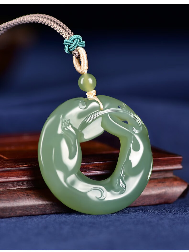 玉等我和田玉貔貅吊坠复古风圆形玉佩玉挂件男女款玉石项链青玉款