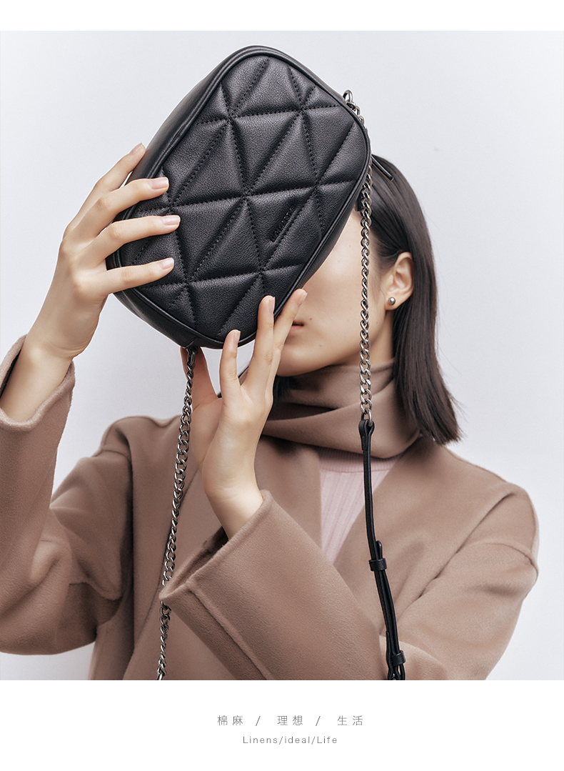 例外女包2022新品头层牛皮单肩包女小众个性菱格包小包ep2128002n黑色