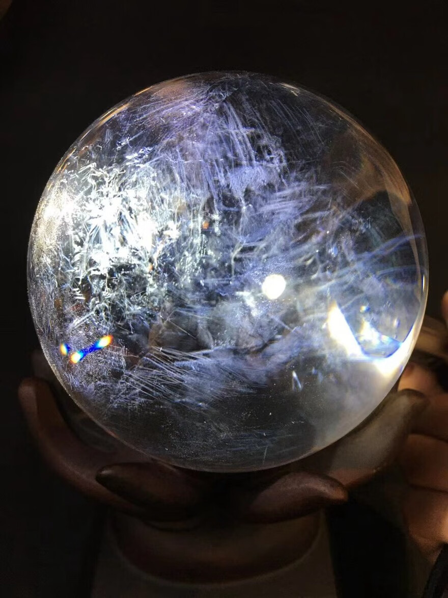 诺源珠宝天然羽化满蓝针水晶球摆件晶莹剔透精致黑檀底座外形完整表面