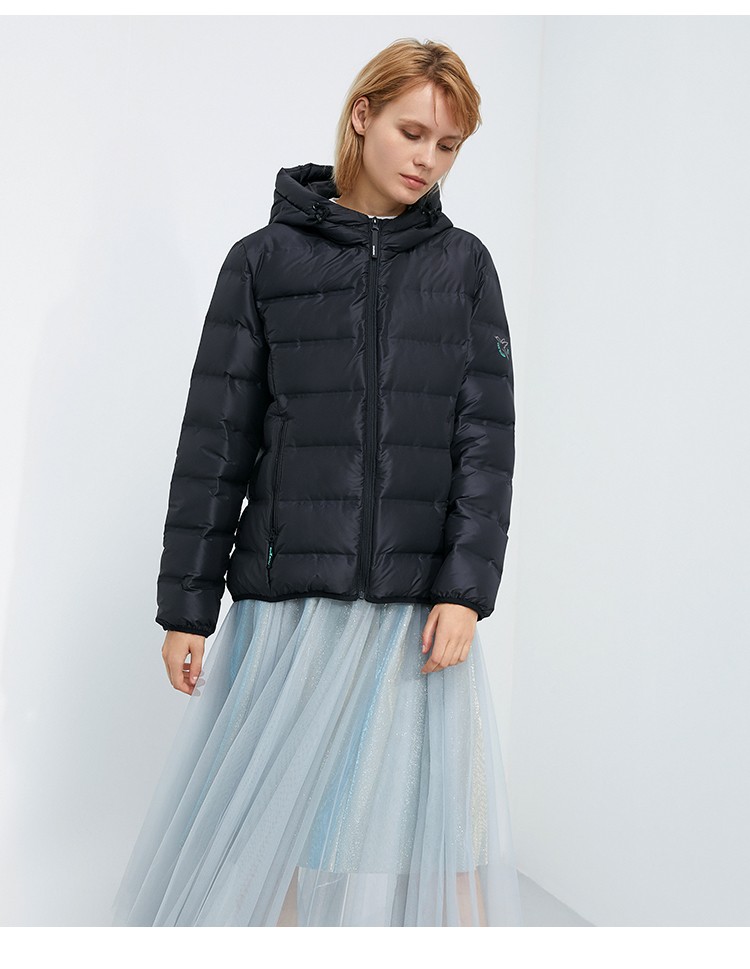 雪伦轻薄连帽羽绒服女短款2021年新款秋冬商场同款11332艳梅红xl175