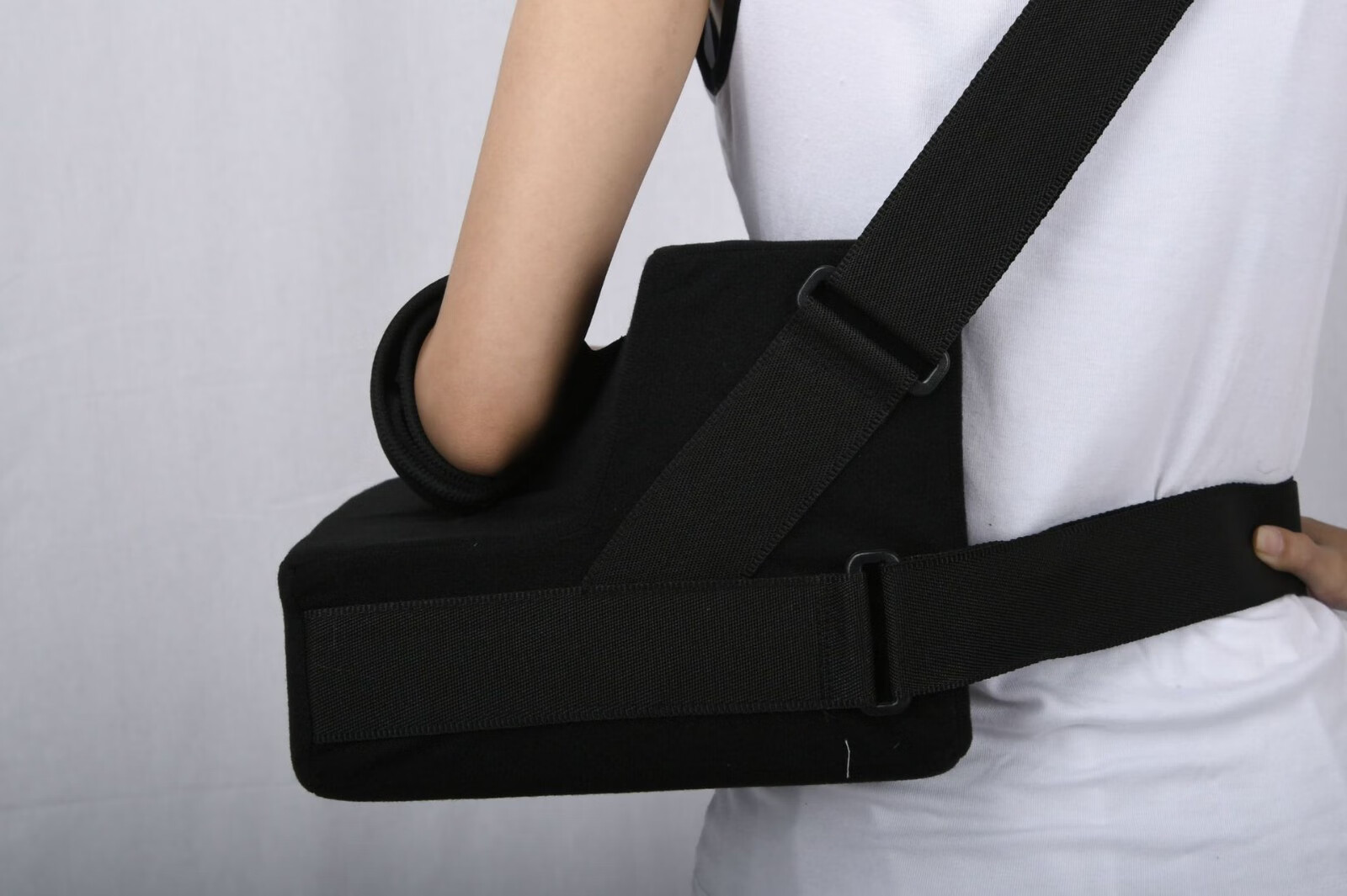 泓弈肩袖损伤肩关节脱位支架矫形固定器肩外展枕固定支具右侧使用