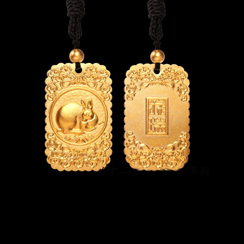 龙传珠宝古法祥瑞兔牌传承系列足金999黄金吊坠男款