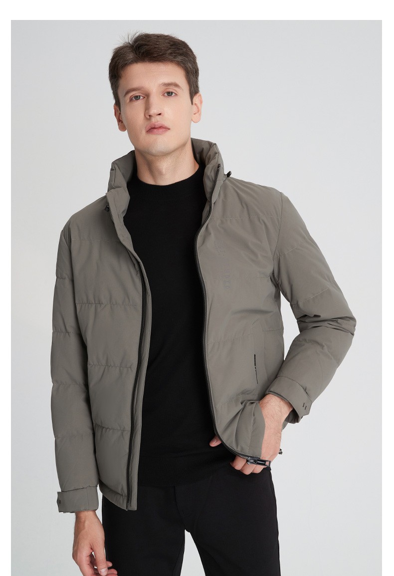 鲨鱼标志的奢侈品男装羽绒服（）-第2张图片-潮百科