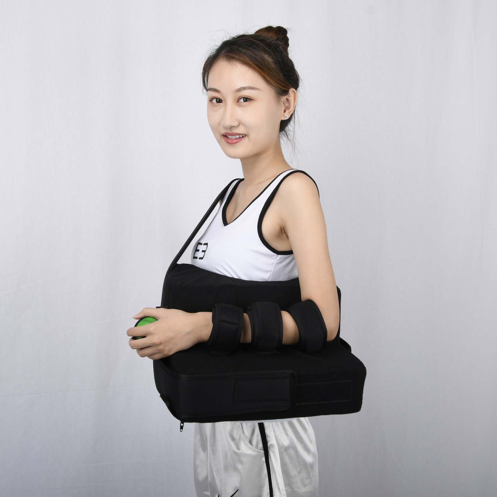 泓弈肩袖损伤肩关节脱位支架矫形固定器肩外展枕固定支具右侧使用