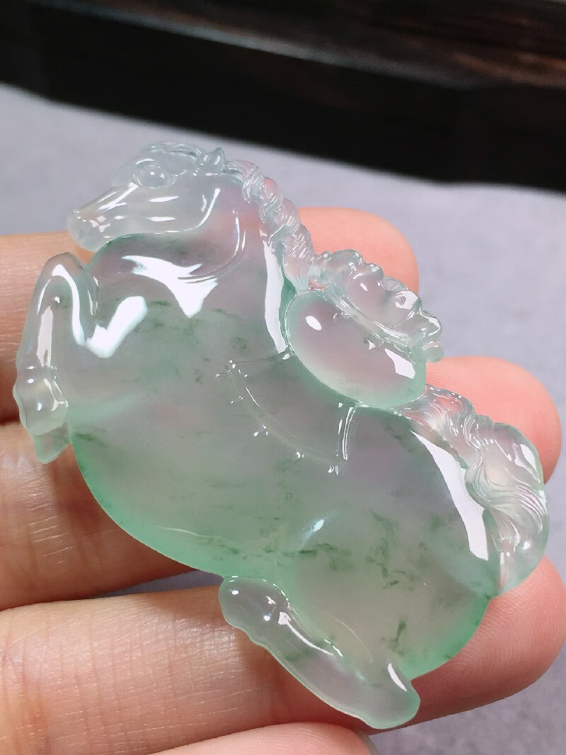 绿翠天成翡翠飘绿底色马上有钱吊坠缅甸天然a货翡翠送礼生日礼物女款