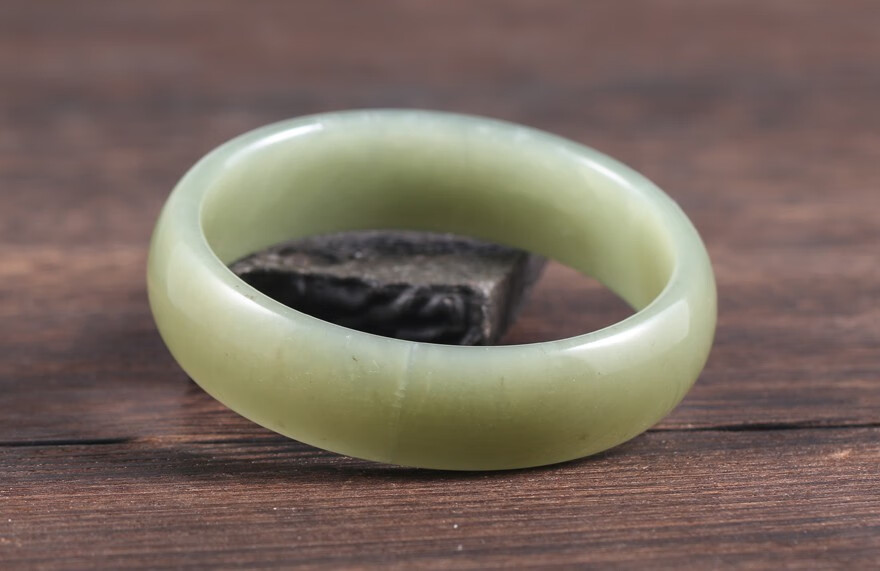 好友新疆和田玉青玉圆镯女士玉石手镯直径60mm59克