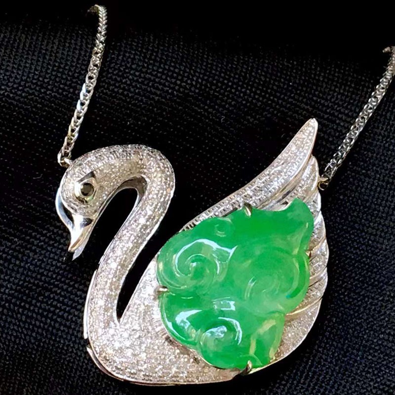 月亮阿姨阳绿祥云天鹅锁骨链翡翠吊坠18k镶嵌缅甸天然翡翠女款送礼