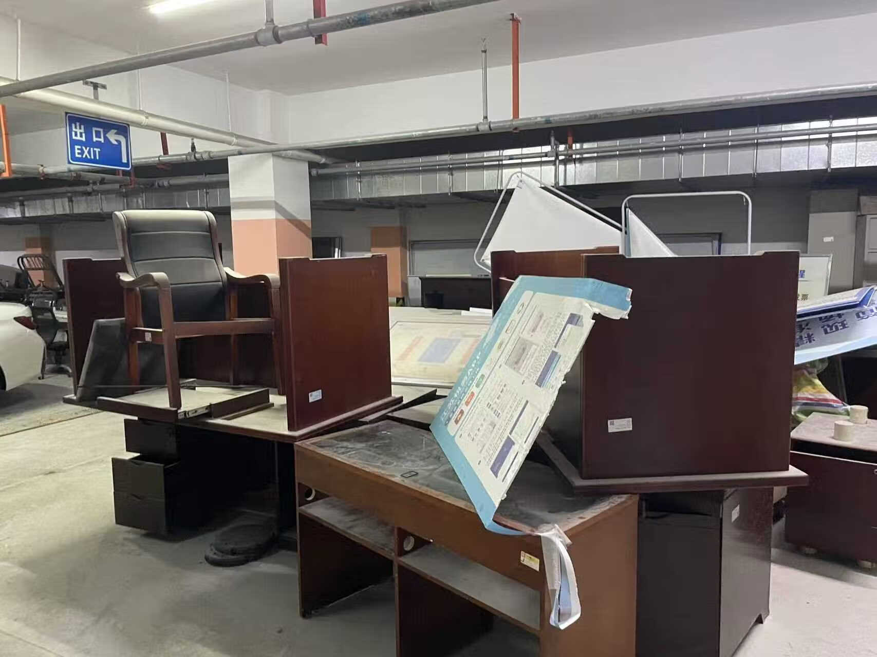 江苏南通某单位拟报废处置桌椅,凳子等资产一批(需现场看样,实物为准)