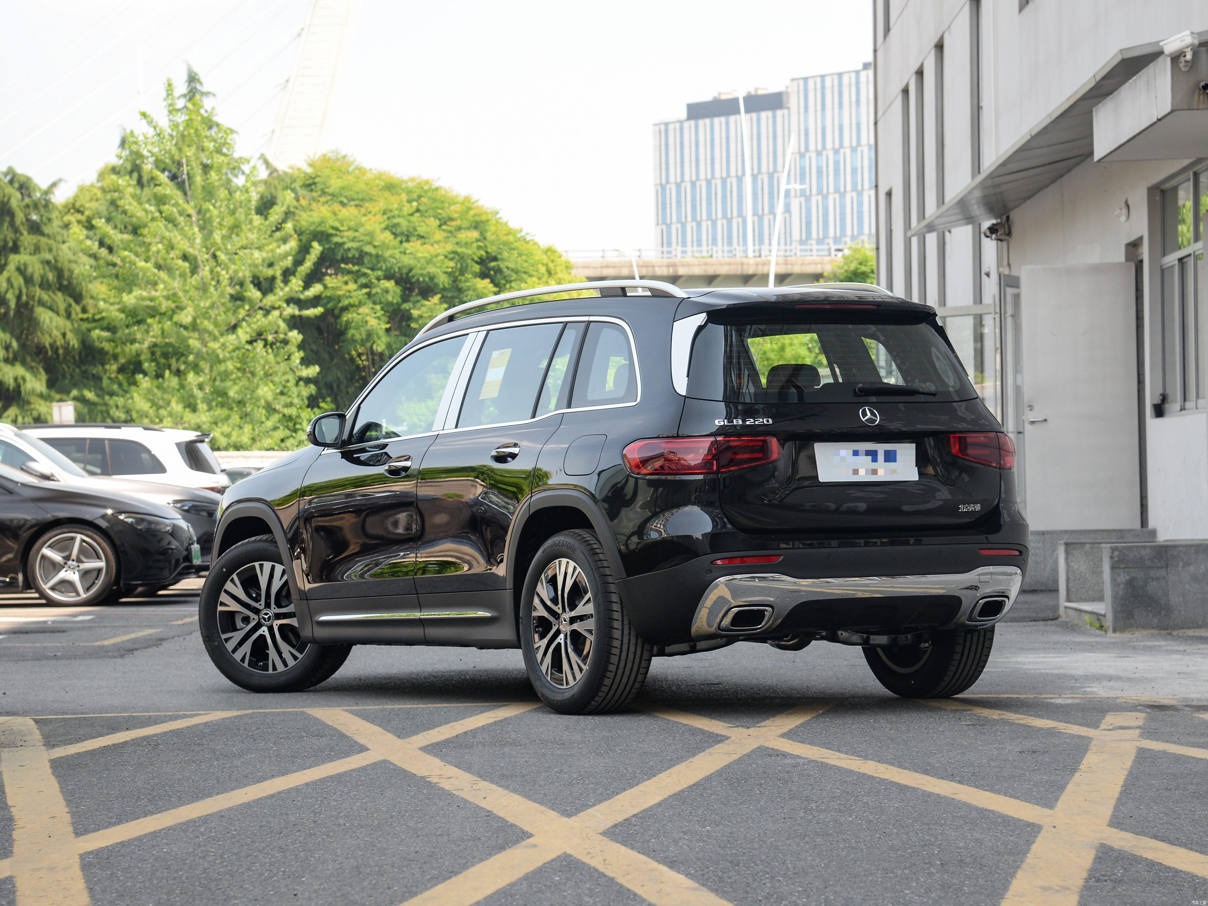 glc220奔驰2024款落地价(奔驰glb260最新售价落地价)