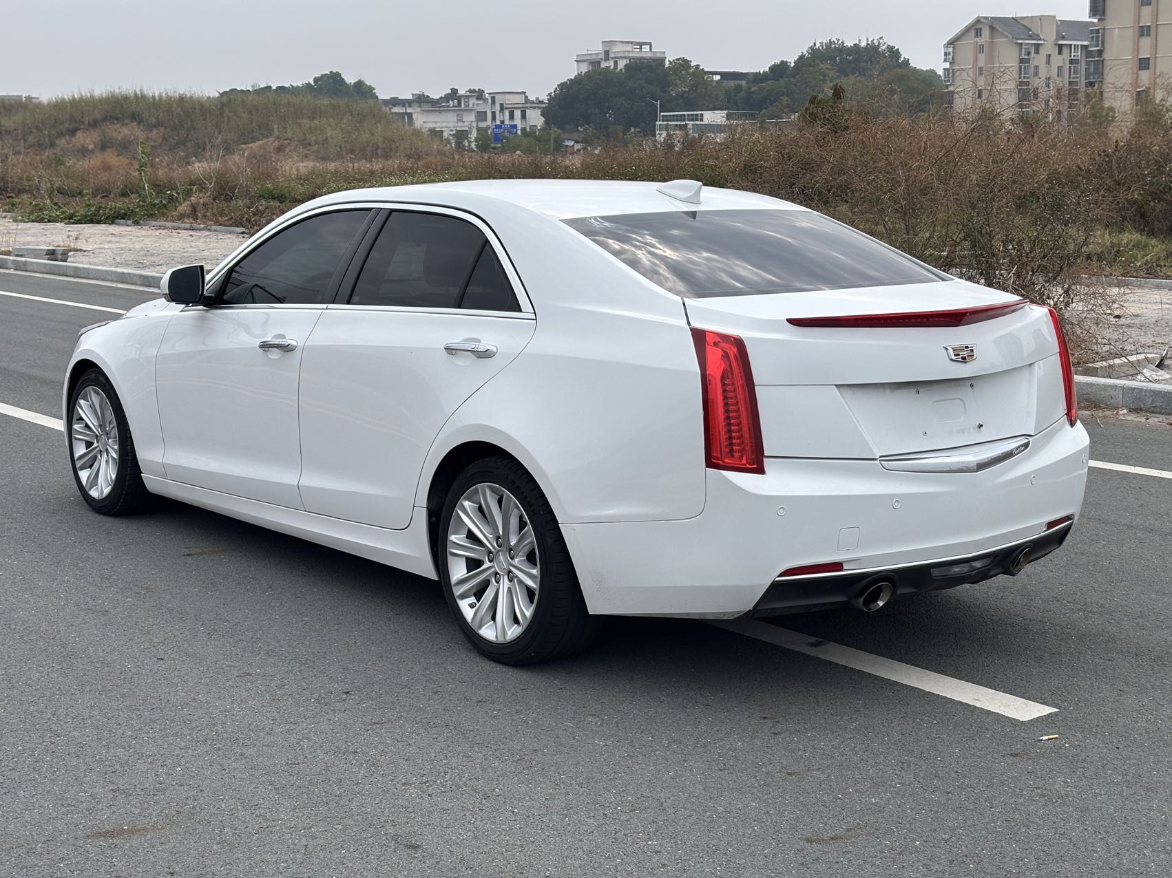 l2.0t带天窗非营运汽油小型轿车