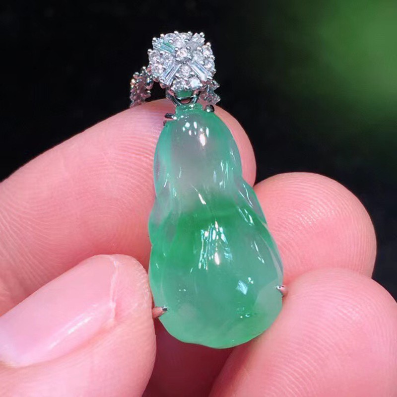 心偶玉翡翠玻璃种飘花白菜吊坠18k金镶嵌缅甸a货翡翠送礼生日礼物男女