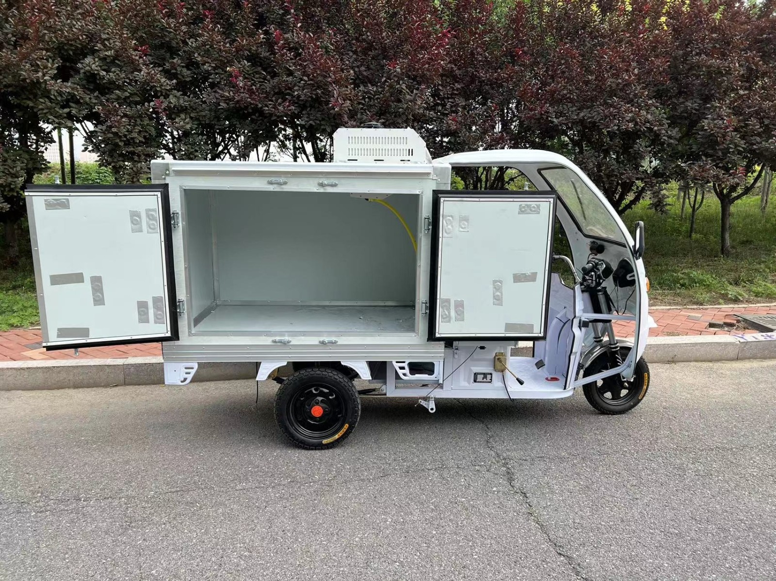 保温箱式电动三轮车送餐车保鲜车蔬菜配送车学校工厂医院送餐配送车宝