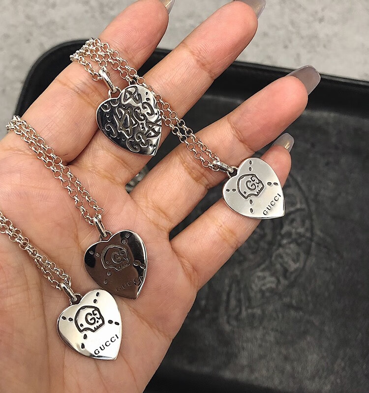 gucci古驰 时尚百搭心形项链锁骨链情侣同款 趣味骷髅头图案吊坠送