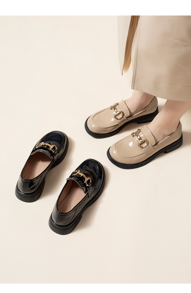 康莉22年春秋新款乐福鞋女粗跟圆头漆皮复古英伦风黑色小皮鞋 卡其色