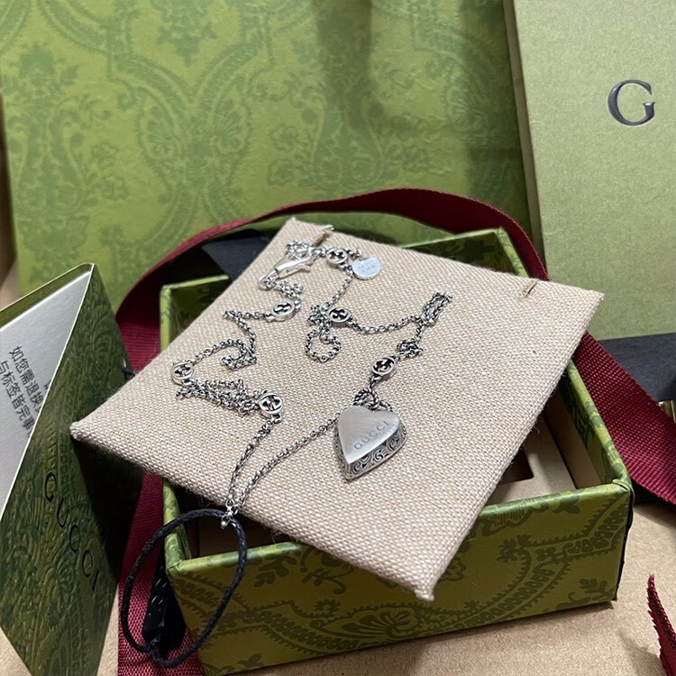 gucci 古驰 爱心吊坠银项链 2022新品时尚百搭做旧款 爱心项链 45cm