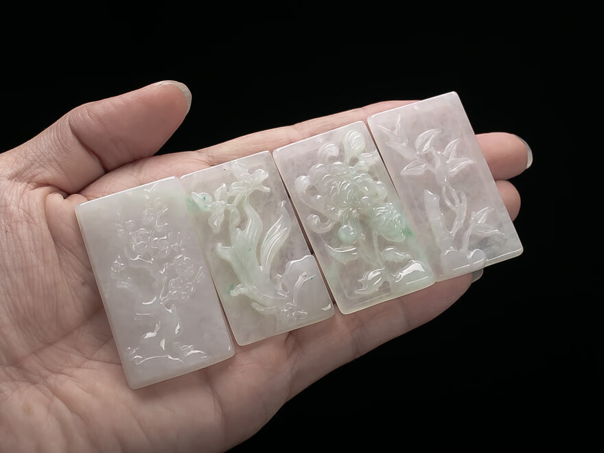 【降价拍卖】翡翠冰润梅兰竹菊挂坠一套 21.65g 悉妮翡翠