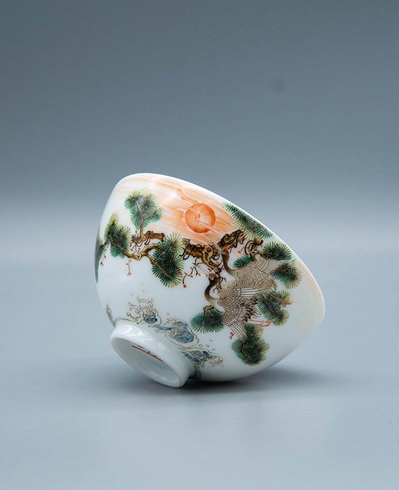 手绘粉彩松鹤鸡心杯景德镇全手工功夫茶具茶杯主人杯粉彩松鹤鸡心杯