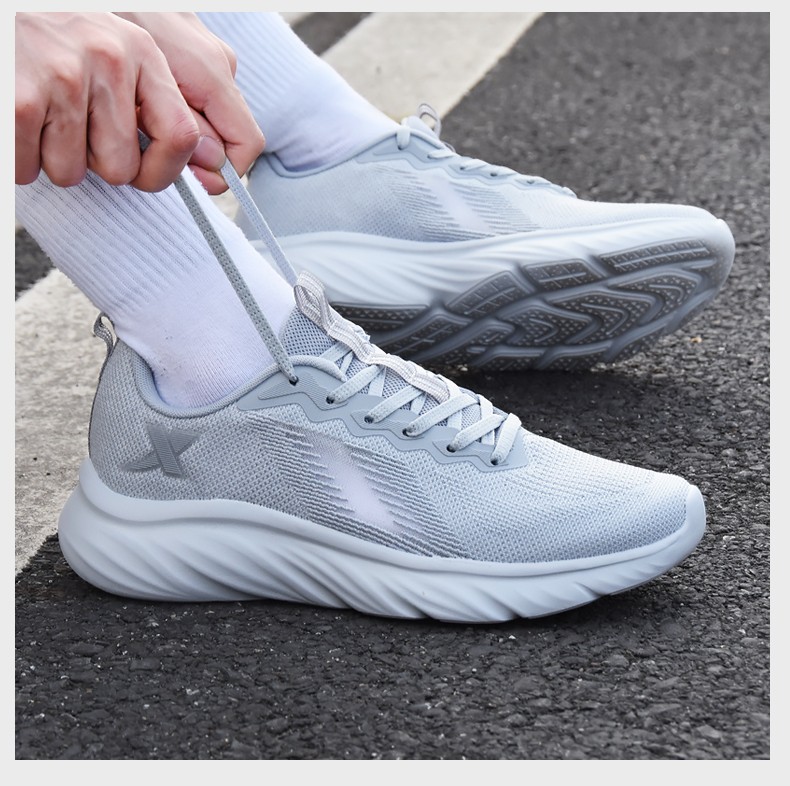 特步男鞋2022夏季新款致轻五代透气跑步鞋男士网面休闲中考体育专用