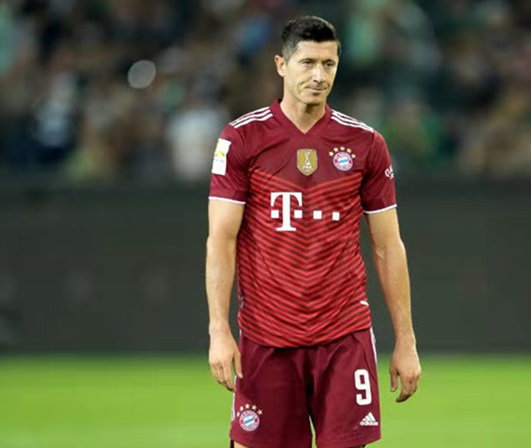 拜仁21-22客场白 25号穆l l码 身高175