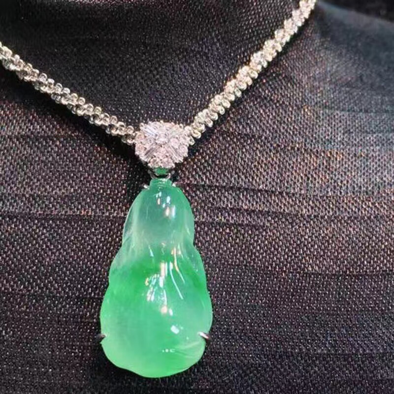 心偶玉翡翠玻璃种飘花白菜吊坠18k金镶嵌缅甸a货翡翠送礼生日礼物男女