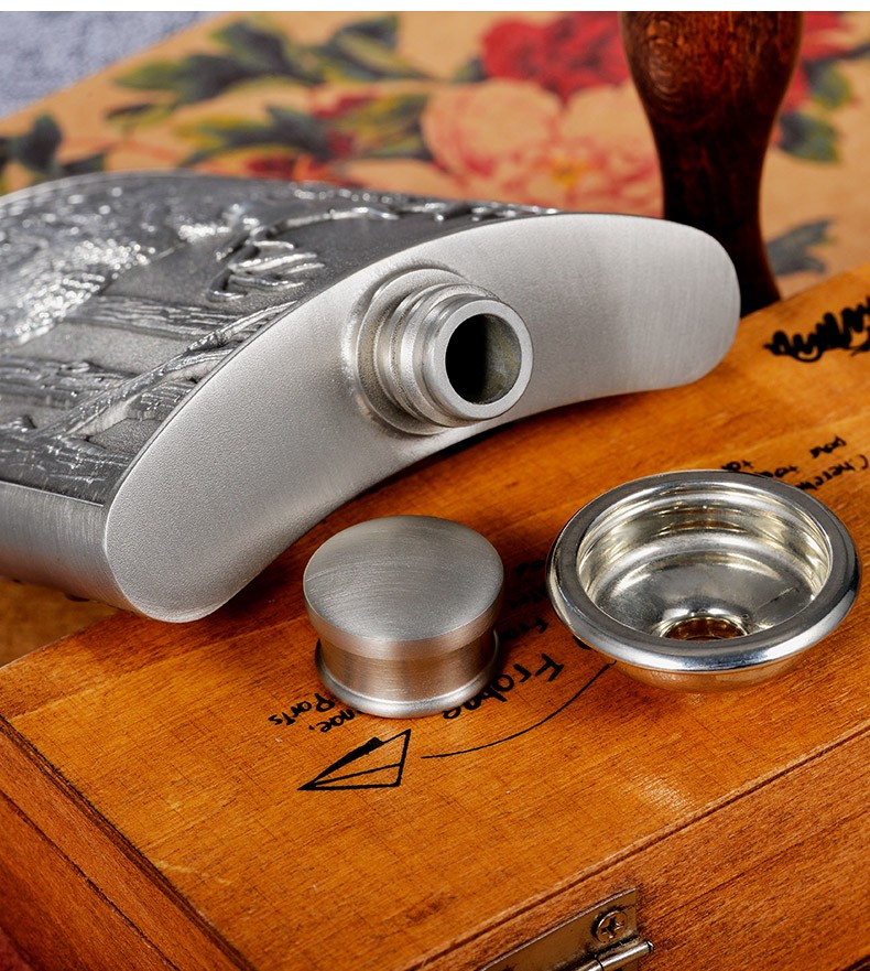 雪兰莪雄鹿随身小酒壶 马来西亚锡金属纯手工小酒壶 雄鹿随身小酒壶