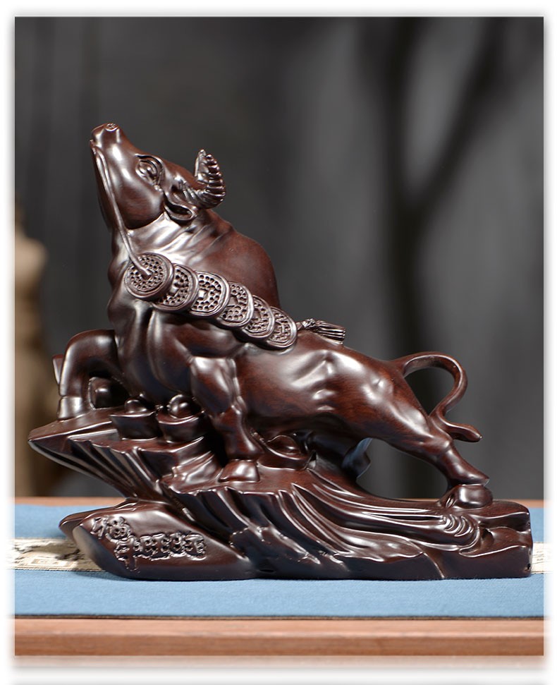 闽木匠黑檀木雕金钱牛摆件生肖牛气冲天实木雕刻家居摆设办公室装饰