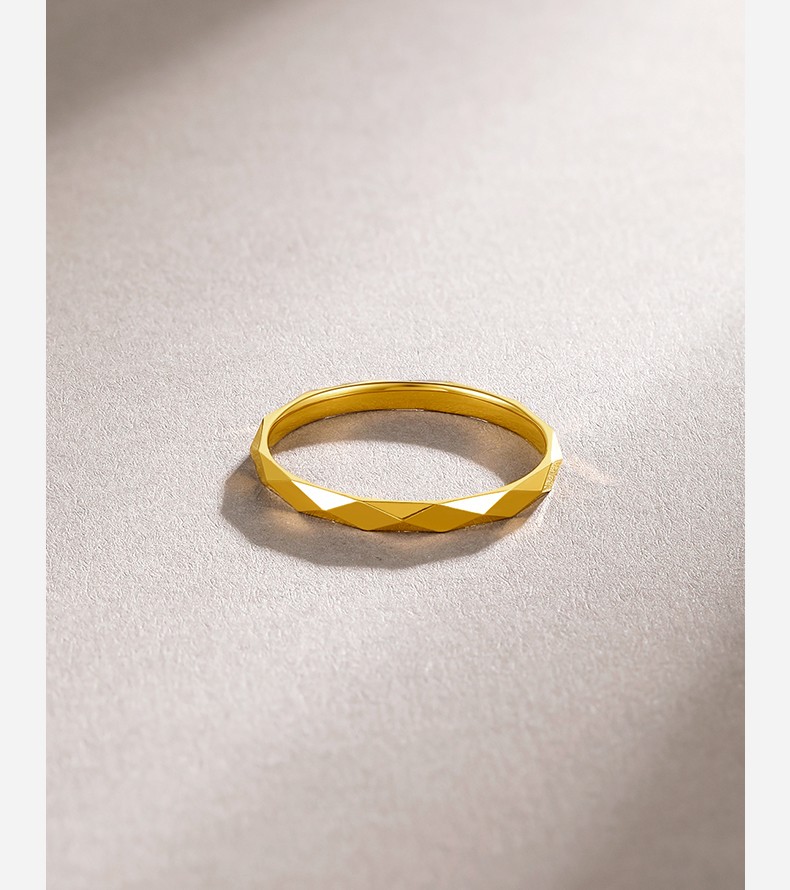 周六福黄金戒指女款5g金简约几何指环足金素圈手饰棱纹戒计价12号16g