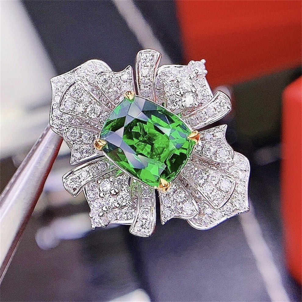 墨辰珠宝沙弗莱戒指吊坠两用款彩色宝石18k金镶嵌裸石201克拉晶体通透