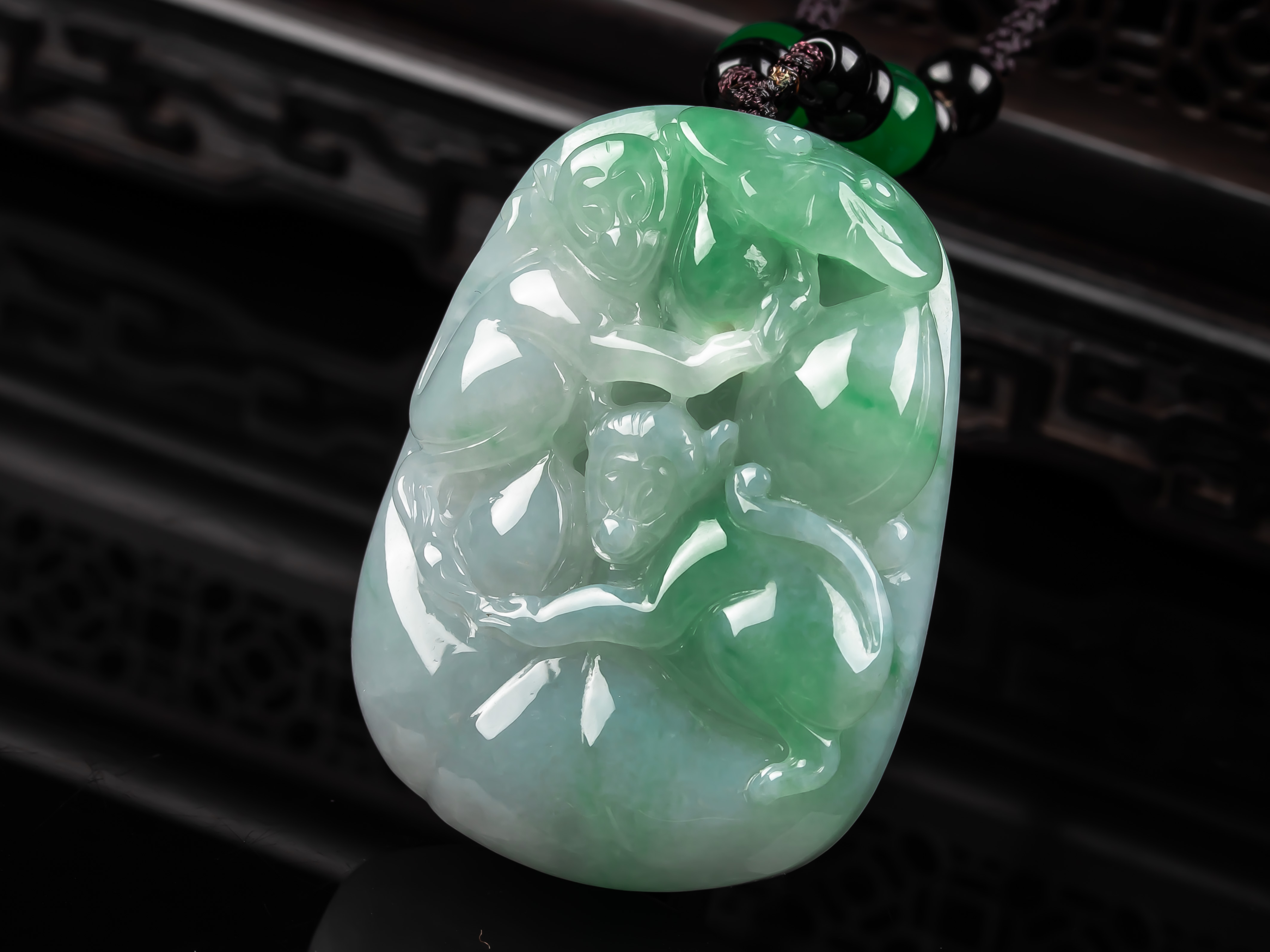 珠宝严选晟辉珠宝翡翠灵猴献瑞吊坠灵猴挂件玉器正品附鉴定证书送亲人