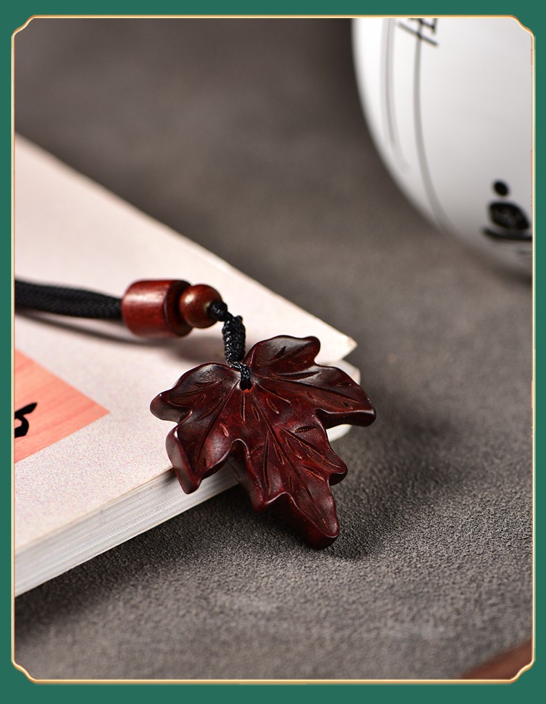 印度小叶紫檀木雕枫叶汽车挂件实木质创意吊坠红木雕刻钥匙扣挂饰3cm