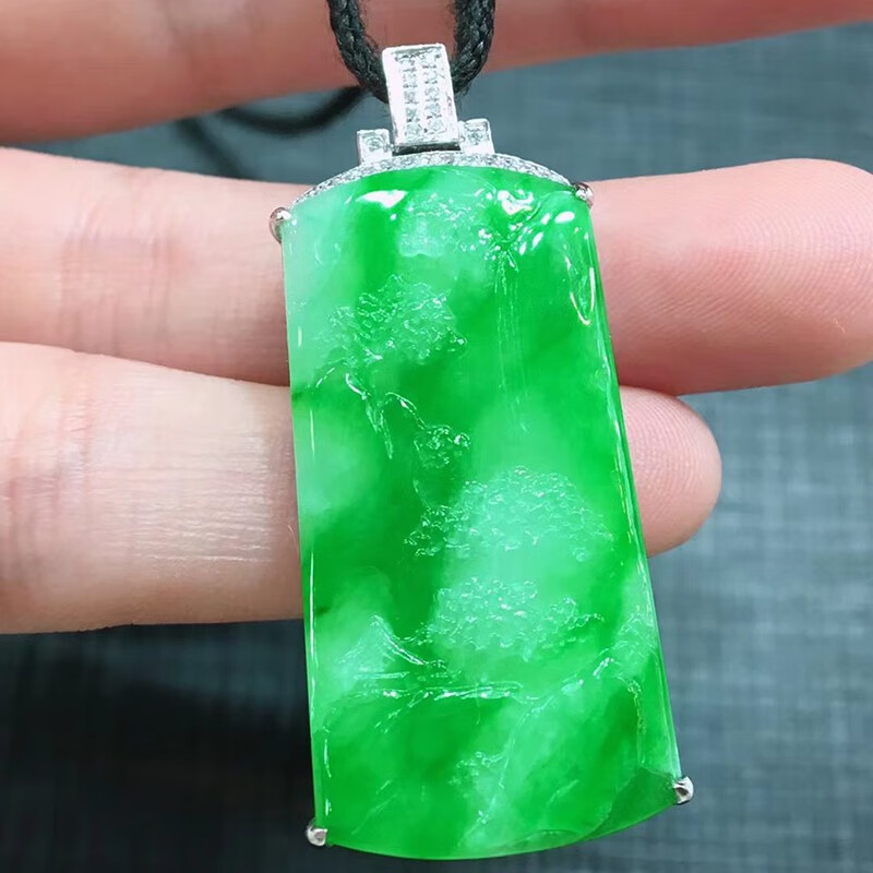玉佳佳翡翠冰飘绿山水牌吊坠18k金镶缅甸a货翡翠送生日礼物男女款