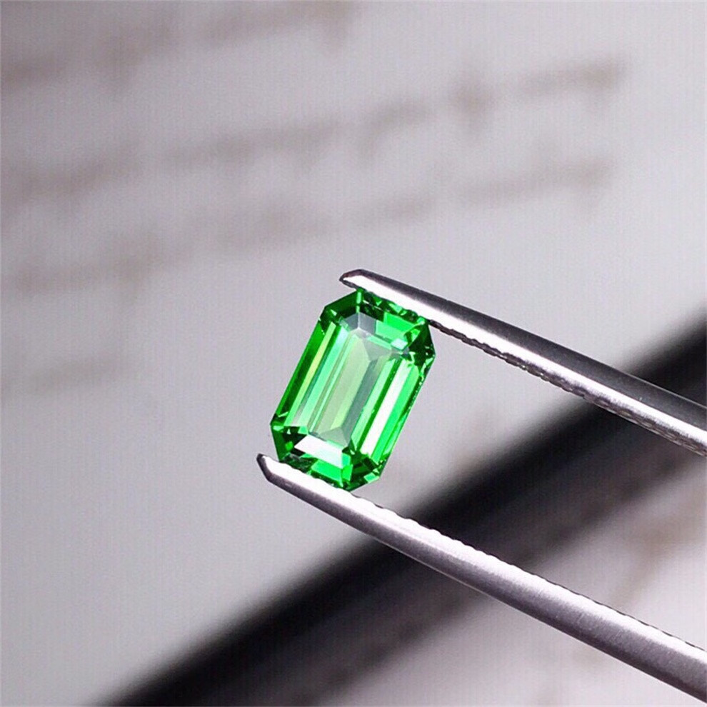 79克拉全净沙弗莱裸石 方形戒面 18k金代镶嵌 带证书【图片 价格 品牌