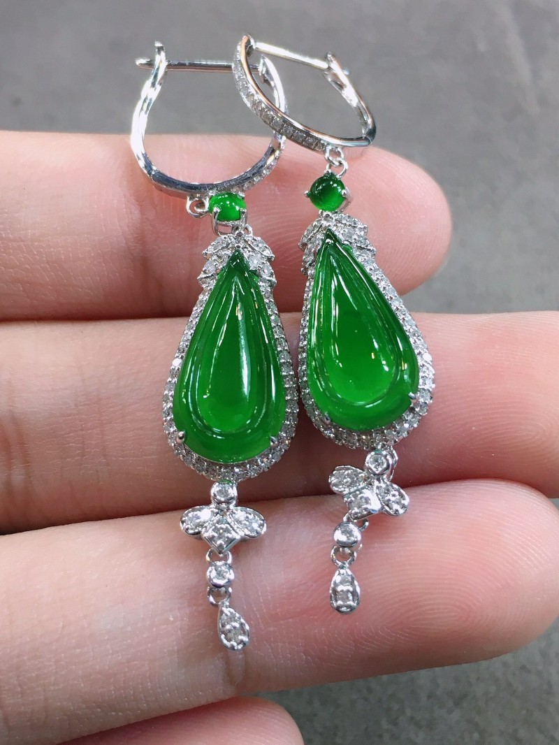 上市时间:2022年春季证书:ngtc/国家珠宝玉石质量监督检验中心镶嵌