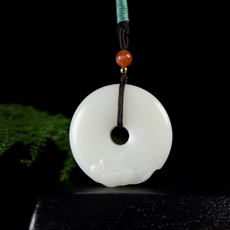 【产品描述】春风掠过,草长莺飞.