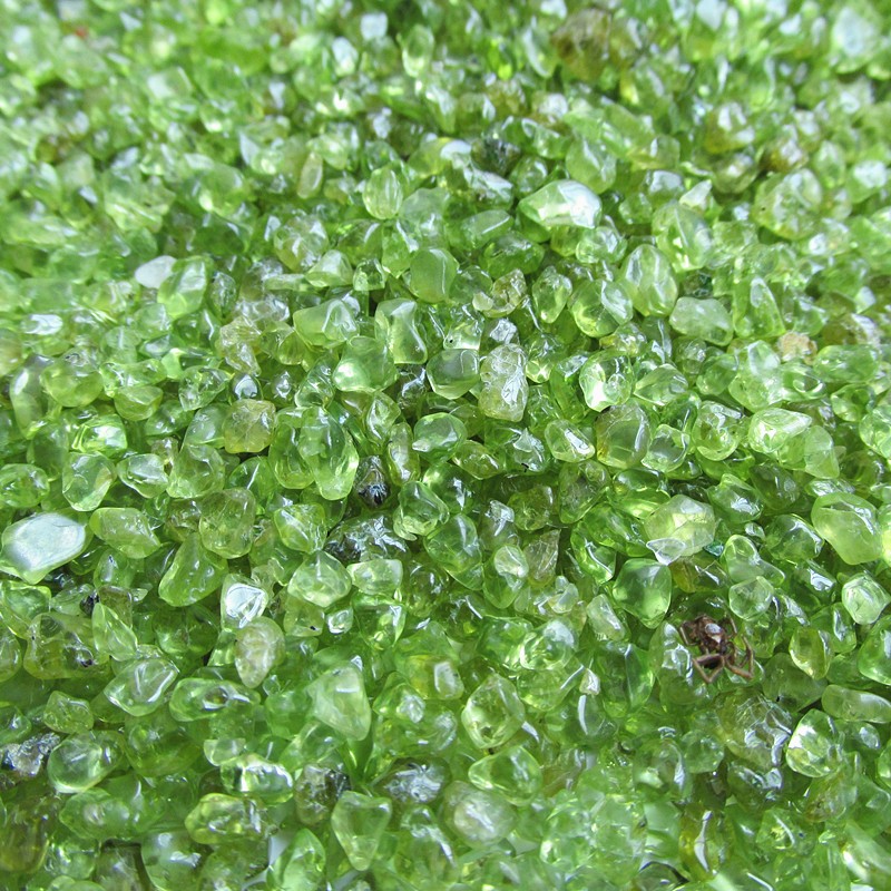 天然水晶碎石小颗粒绿橄榄石装饰小石子消磁净化供佛水晶鱼缸绿橄榄