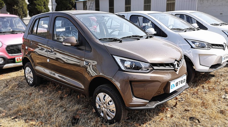 新能源电动四轮汽车成人雷丁d80锂电老人家用女性四轮代步轿车油电