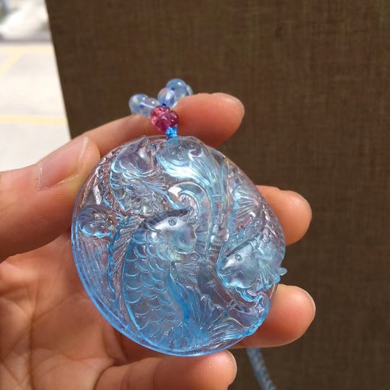 震昊天然海蓝宝连年有余吊坠立体雕刻造型饱满通透水润晶体干净佩戴