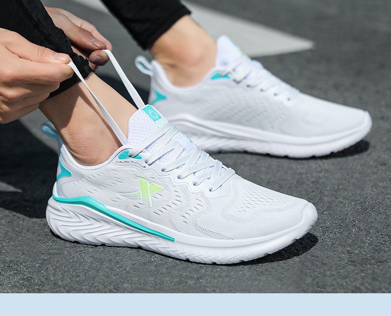 氢风科技特步男鞋运动鞋子男夏季新款跑步鞋透气网面飞织鞋潮流男士