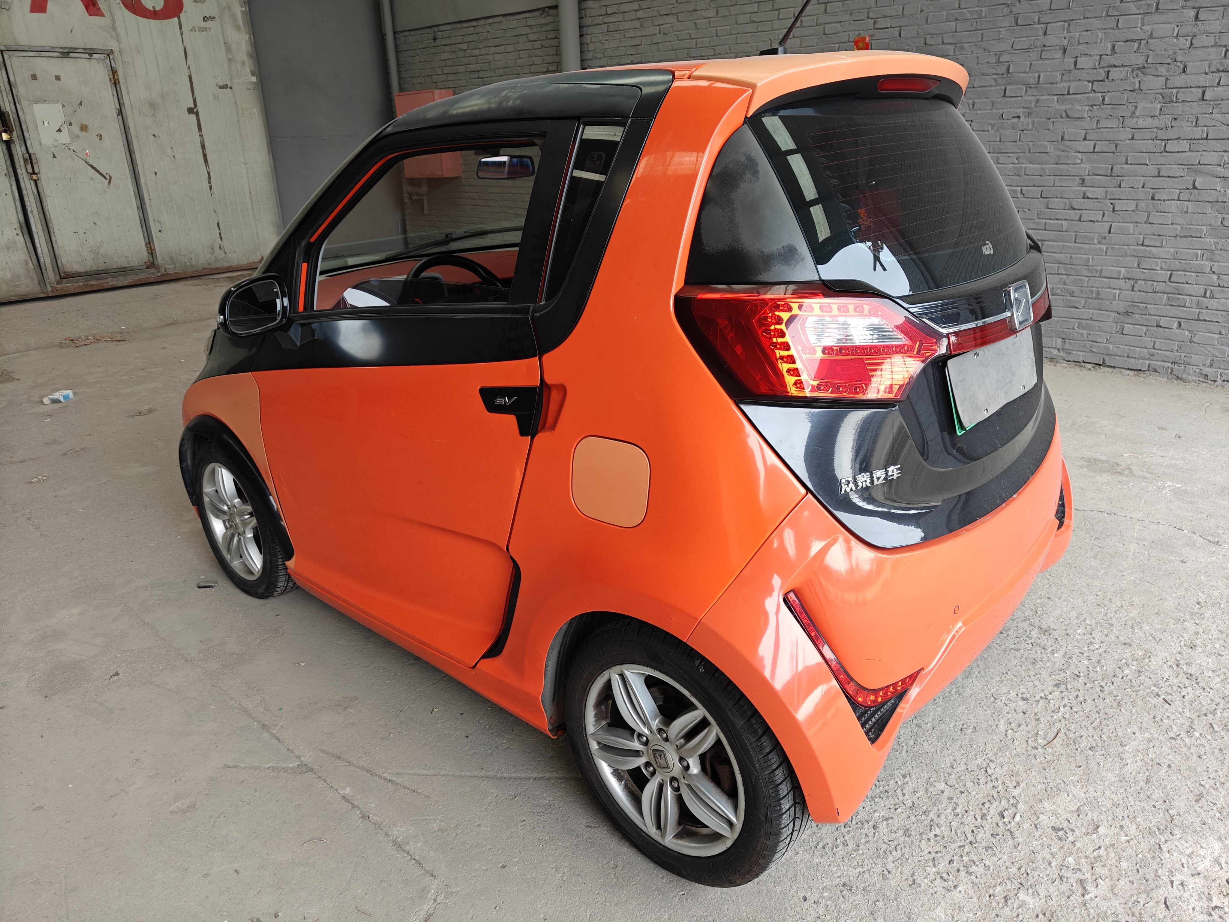 众泰e200新能源纯电动非营运小型轿车17年上牌