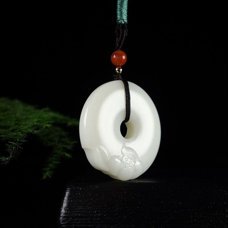 【产品描述】春风掠过,草长莺飞.