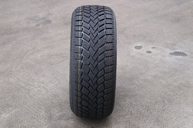海大雪地胎 雪地胎防滑轮胎 雪地胎 205/55r16 hd687