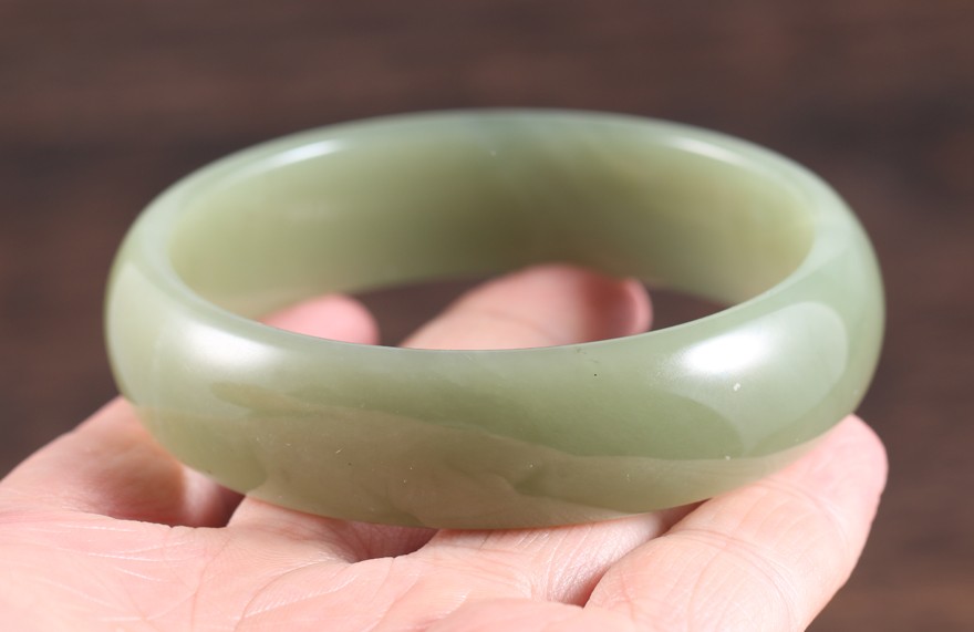 好友新疆和田玉青玉圆镯女士玉石手镯直径60mm59克