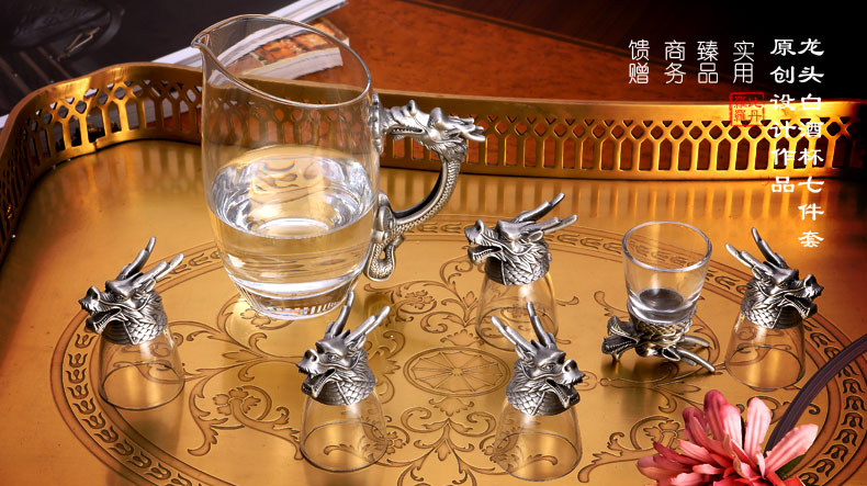 
                                        罗比罗丹 生肖烈酒杯 龙头白酒杯 玻璃杯盛酒器酒具七件套礼盒装 工艺品玻璃杯子                