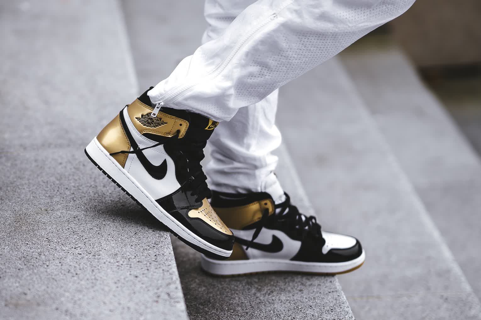 air jordan 1 男士篮球鞋黑金款 aj1 retro high og 861428 007 40.