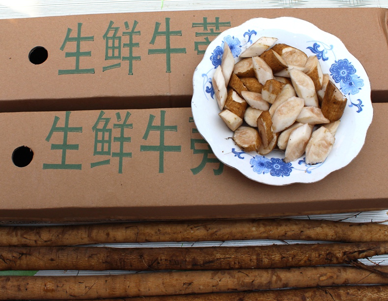 亲由于牛蒡太长5斤的不好装箱,我们采用切断整根牛蒡再装箱,亲可以